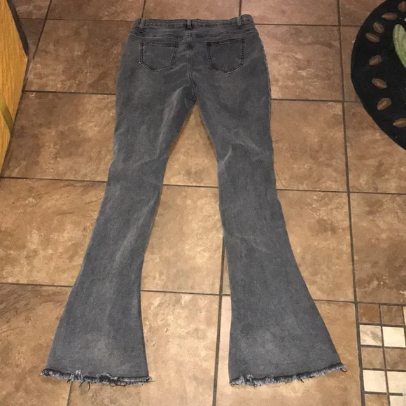 Junior’s Shein Distressed Jeans - Picture 4 of 6